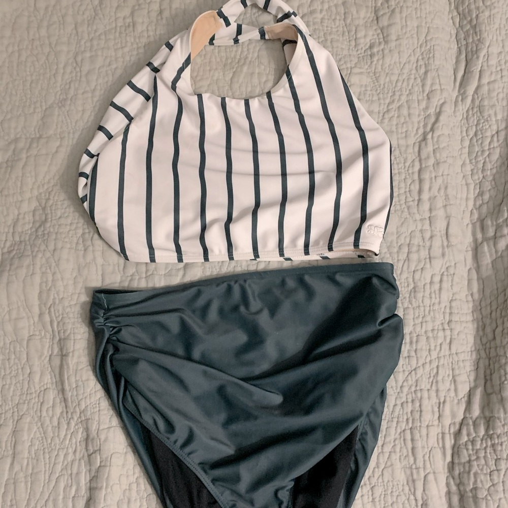 Hang 10 game changer crop w/ hi waist bottoms